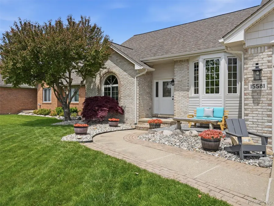 15581 Spiceway, Fraser, MI 48026 - #3