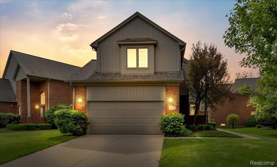 54745 Four Seasons Drive, Utica, MI 48316 - #2