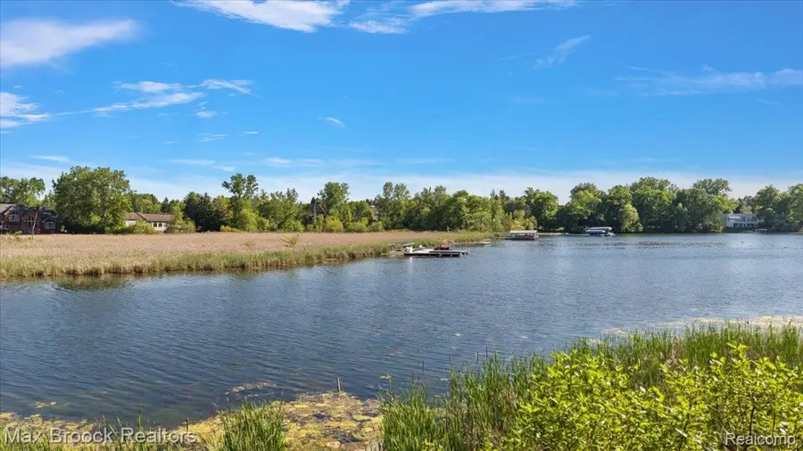 1729 Heron Ridge Drive, Bloomfield, MI 48302 - #2