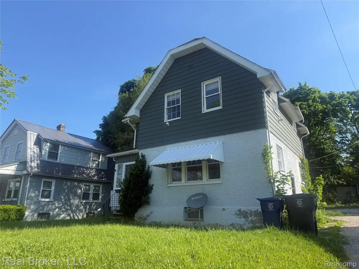 958 N Chevrolet Avenue, Flint, MI 48504 - #1