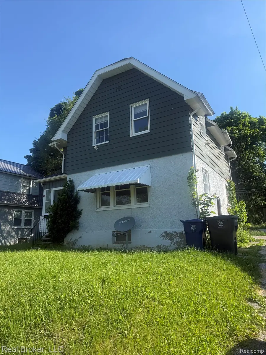 958 N Chevrolet Avenue, Flint, MI 48504 - #2