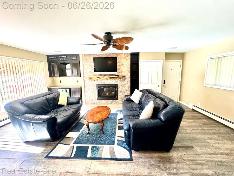615 Willard Avenue, Rochester Hills, MI 48307 - #3