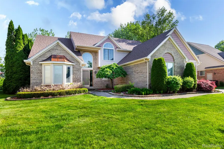 14016 Strathmore Drive, Utica, MI 48315 - #2