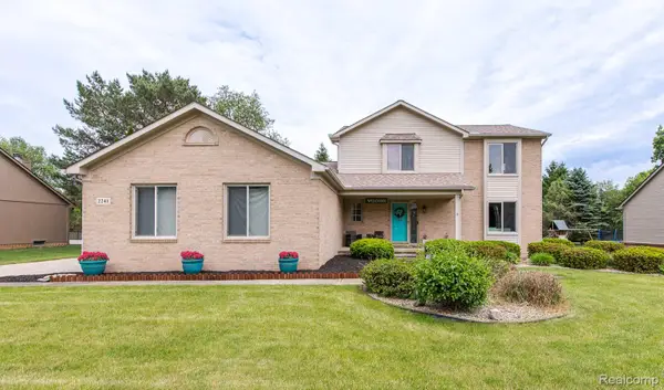 2241 Elkridge Circle, Highland, MI 48356