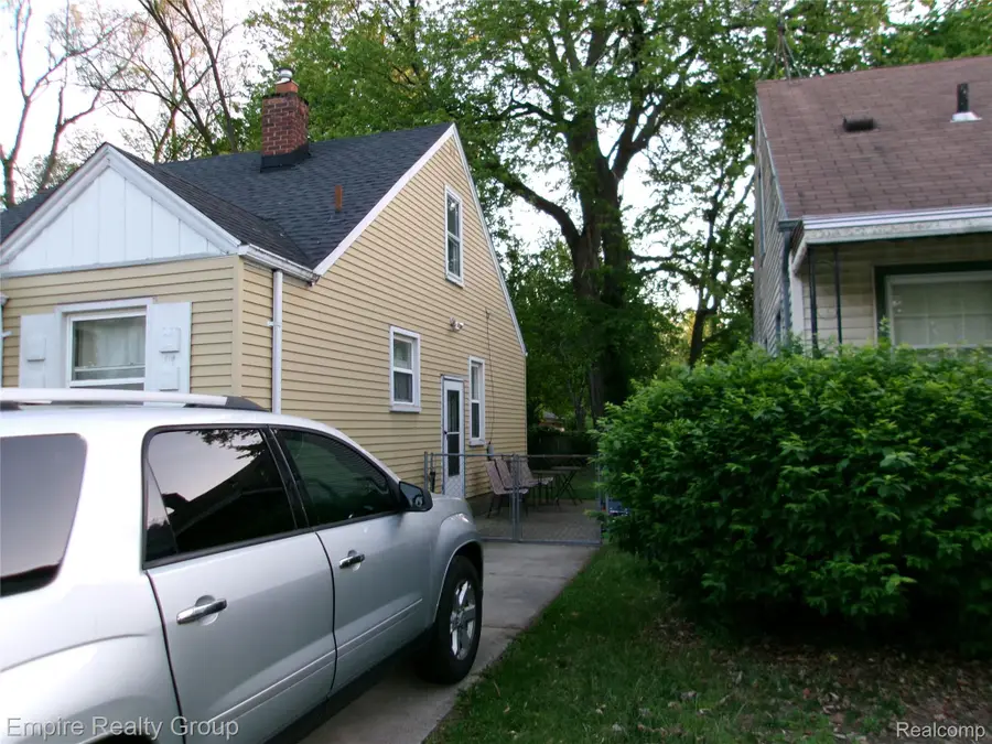 7507 W Parkway Street, Redford, MI 48239 - #2