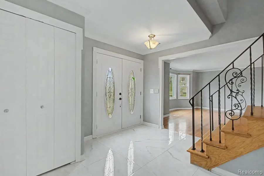 5394 Pond Bluff Drive, West Bloomfield, MI 48323 - #2