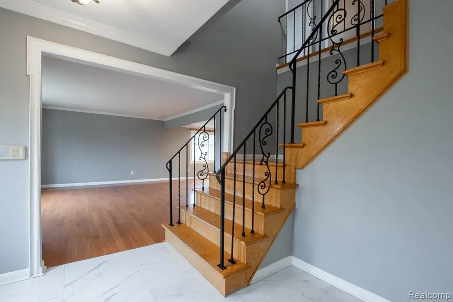 5394 Pond Bluff Drive, West Bloomfield, MI 48323 - #3