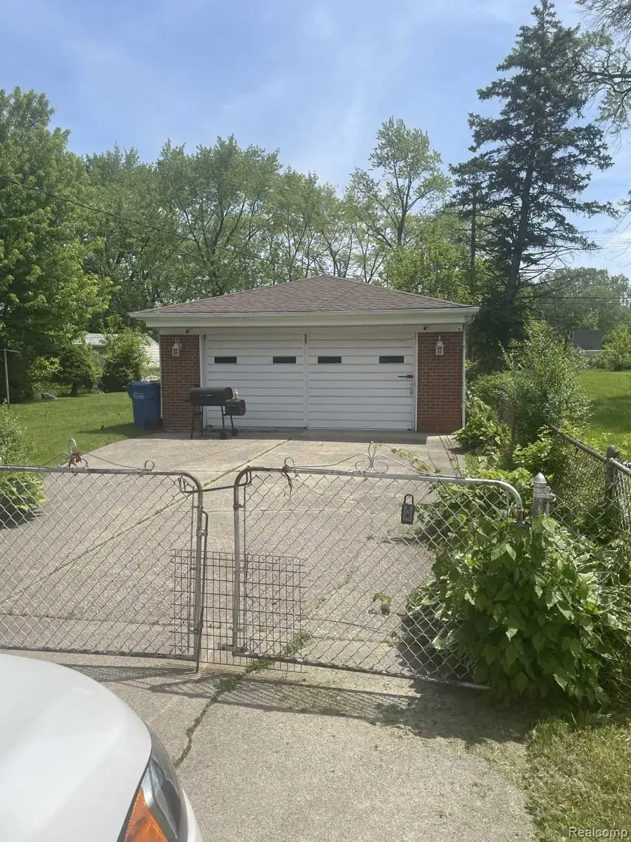 23672 Wellington Avenue, Warren, MI 48089 - #2