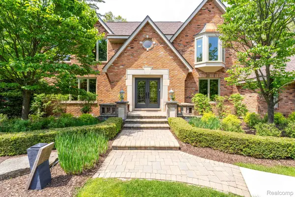 121 Grosse Pines Drive, RochesterHills, MI 48309