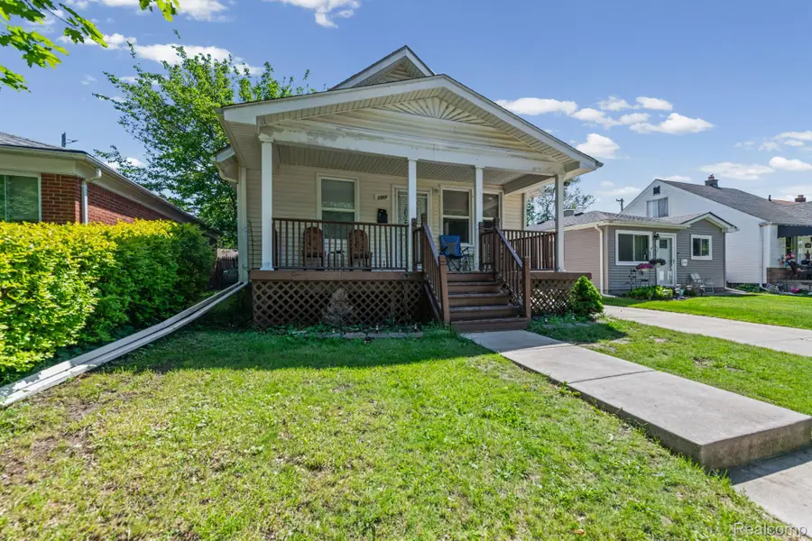 1127 Detroit Avenue, Lincoln Park, MI 48146 - #3