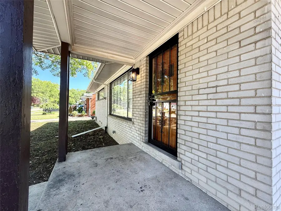 23400 Seneca Street, Oak Park, MI 48237 - #3