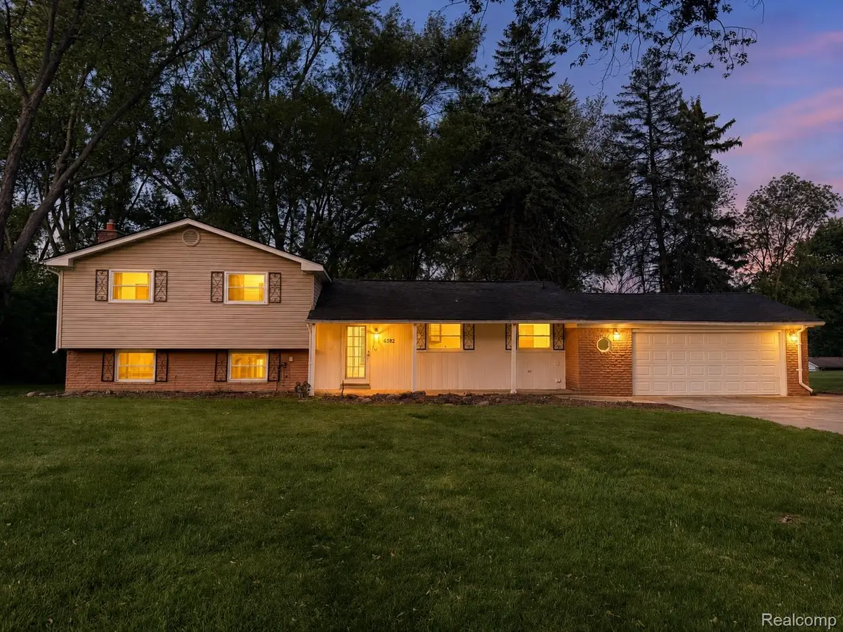 6382 Houghten Drive, Troy, MI 48098 - #1