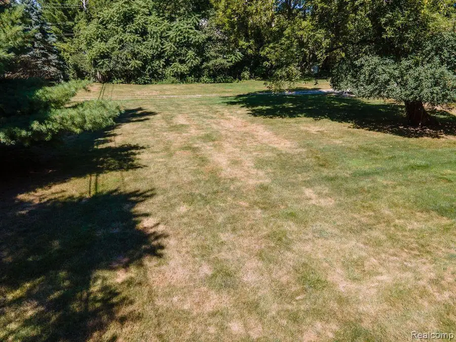 25690 W 14 Mile Road, Bloomfield Hills, MI 48301 - #3