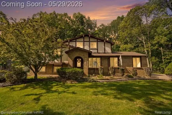 6884 Aeroview Street, West Bloomfield, MI 48324 - #1