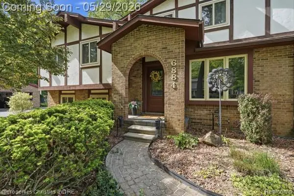 6884 Aeroview Street, West Bloomfield, MI 48324 - #3