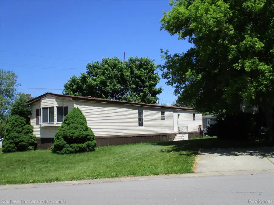108 Deer Run, Lapeer, MI 48446 - #2