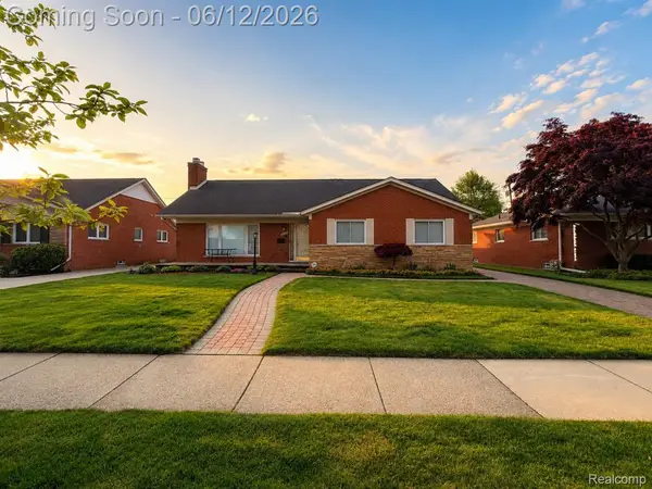 20085 Wedgewood Drive, GrossePointeWoods, MI 48236