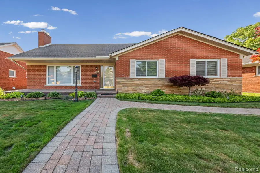 20085 Wedgewood Drive, Grosse Pointe Woods, MI 48236 - #3