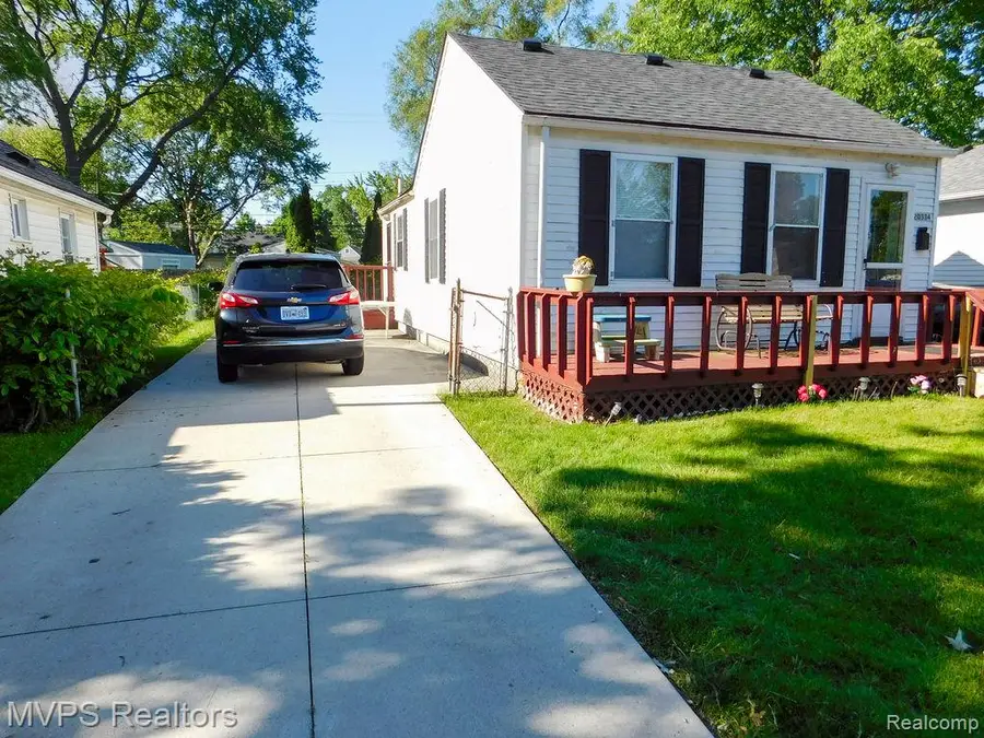 20334 E 8 Mile Road, Harper Woods, MI 48225 - #2