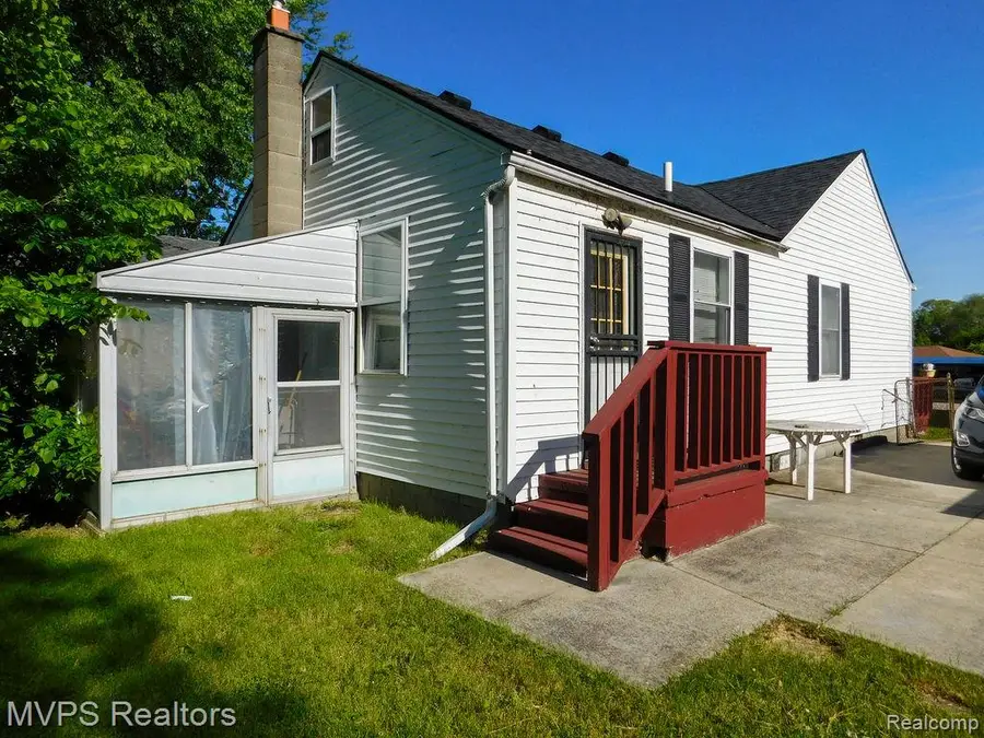 20334 E 8 Mile Road, Harper Woods, MI 48225 - #3