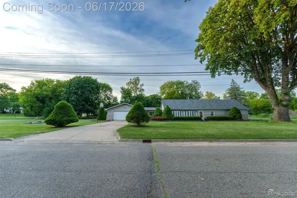921 E Northfield Avenue, Pontiac, MI 48340