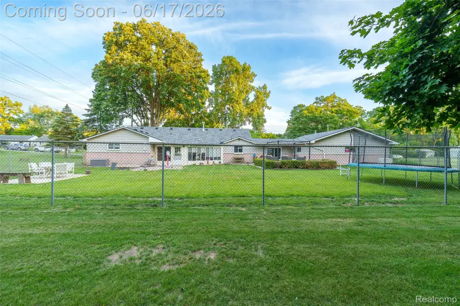 921 E Northfield Avenue, Pontiac, MI 48340 - #2