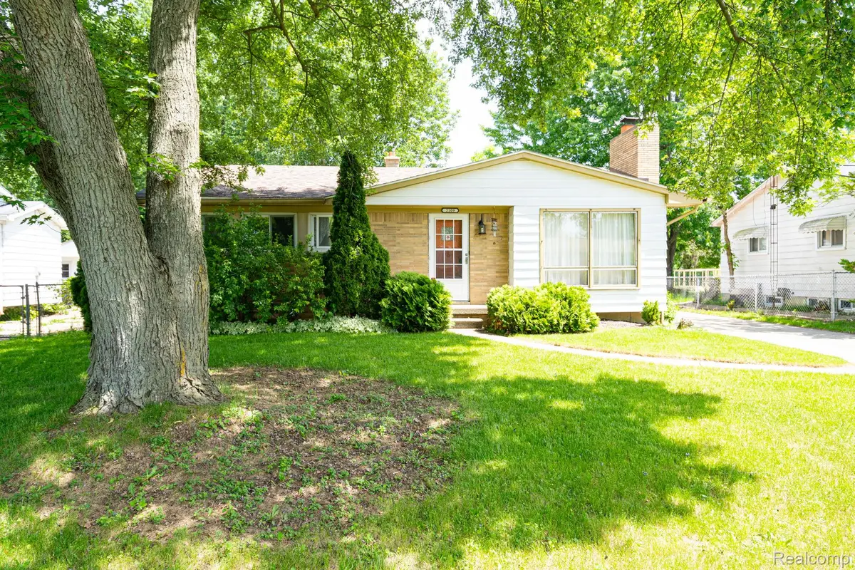 2109 Deerfield Drive, Flint, MI 48532 - #1