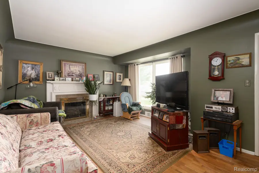 2109 Deerfield Drive, Flint, MI 48532 - #3