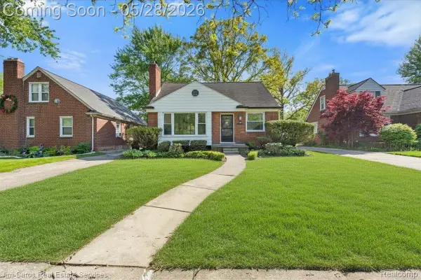 21252 Huntington Avenue, HarperWoods, MI 48225