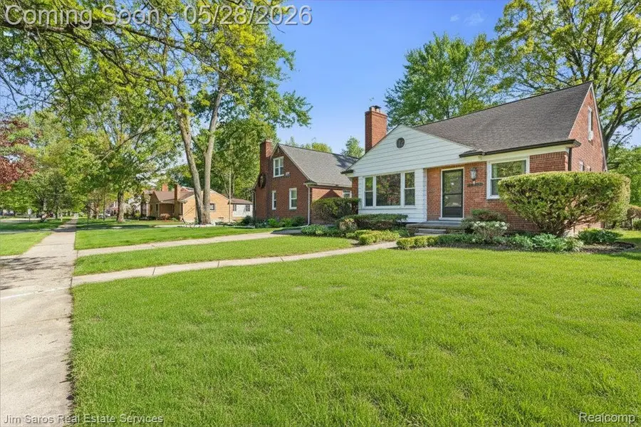 21252 Huntington Avenue, Harper Woods, MI 48225 - #2