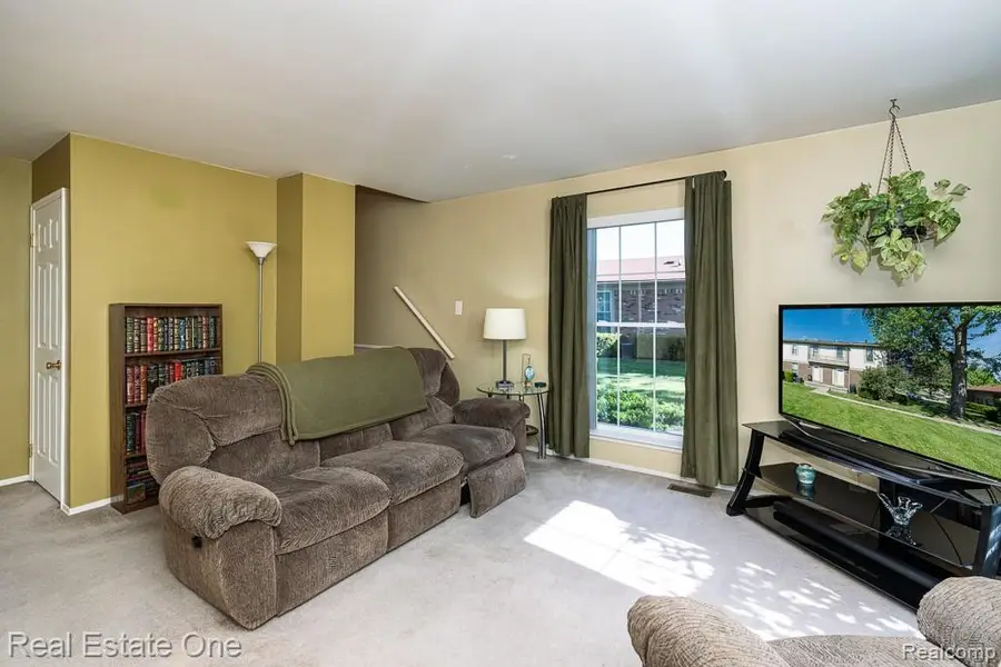 35226 Tall Oaks Drive, Sterling Heights, MI 48312 - #2
