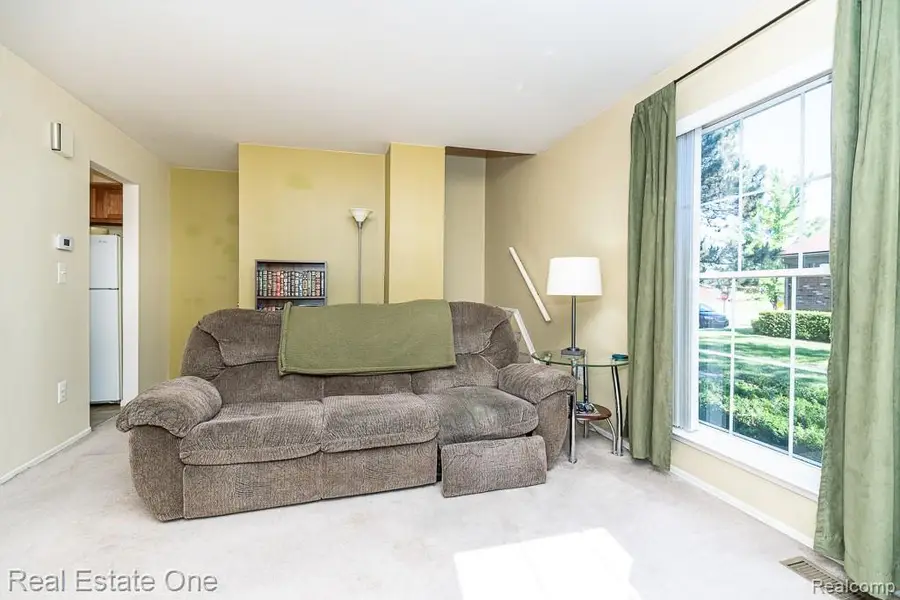 35226 Tall Oaks Drive, Sterling Heights, MI 48312 - #3