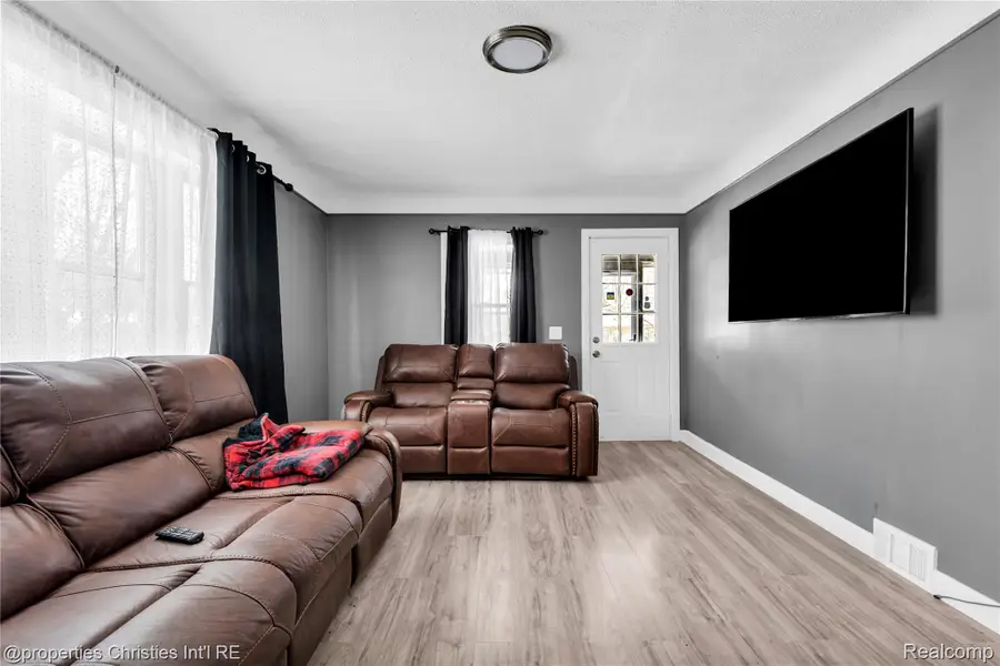 25636 New York Street, Dearborn Heights, MI 48125 - #2