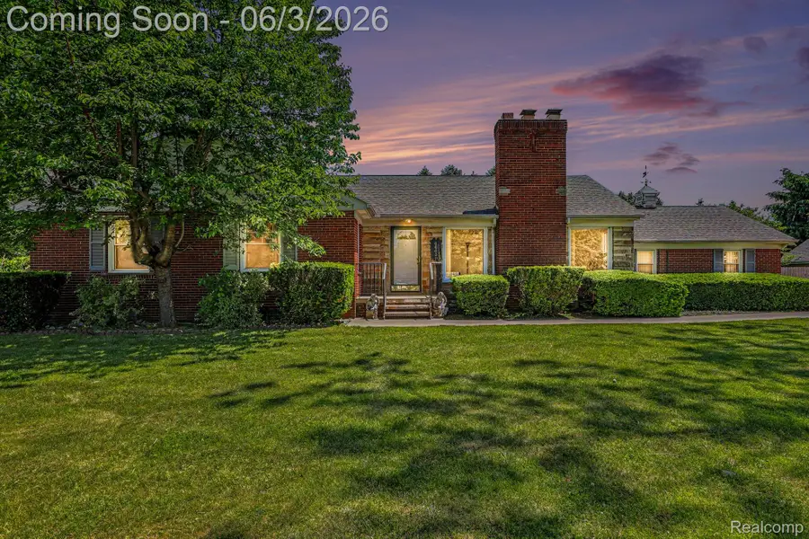 46430 Schoenherr Road, Utica, MI 48315 - #2