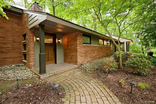 3310 Dogwood Court, BloomfieldHills, MI 48304