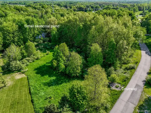 260 Coyote Run, Holly, MI 48442