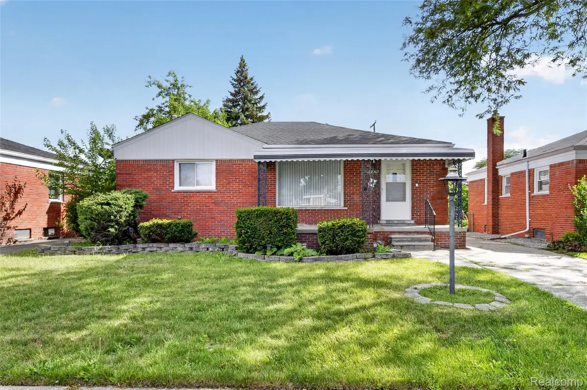 18270 Ash Avenue, Eastpointe, MI 48021 - #1