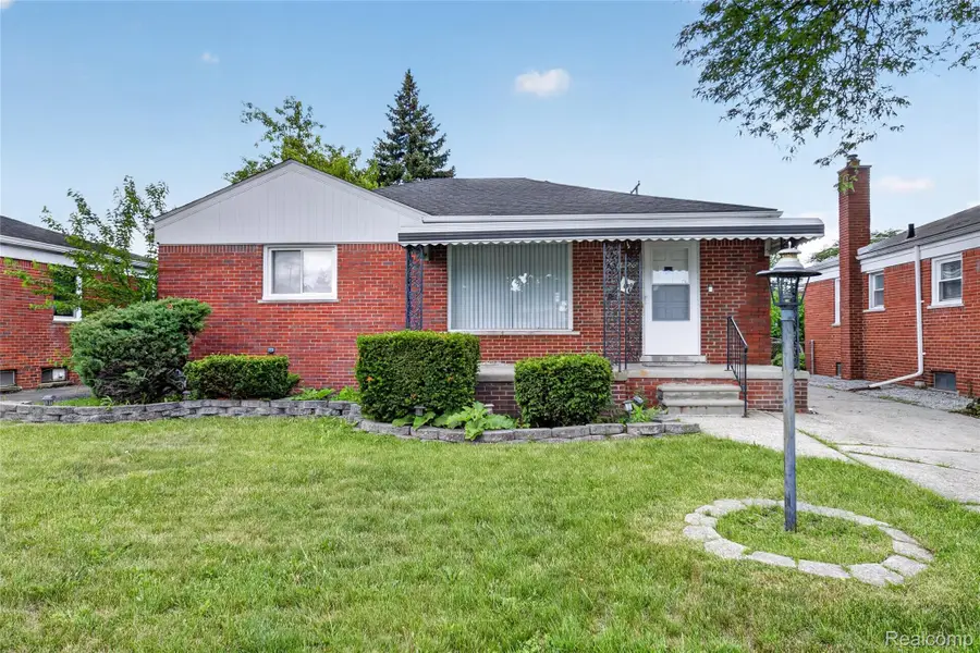 18270 Ash Avenue, Eastpointe, MI 48021 - #2