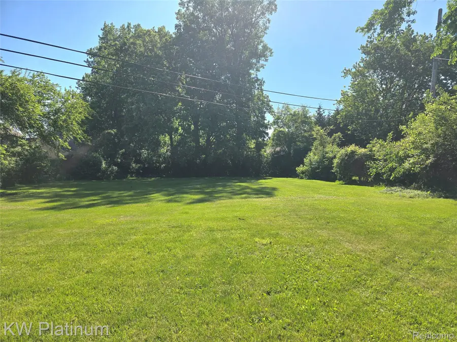 5860 John R Road, Troy, MI 48085 - #2