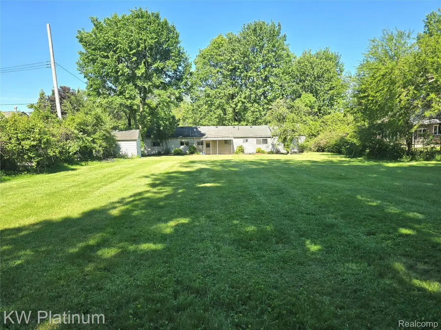 5860 John R Road, Troy, MI 48085 - #3