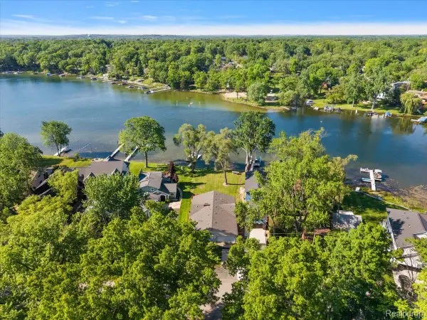 6930 Colony Drive, WestBloomfield, MI 48323
