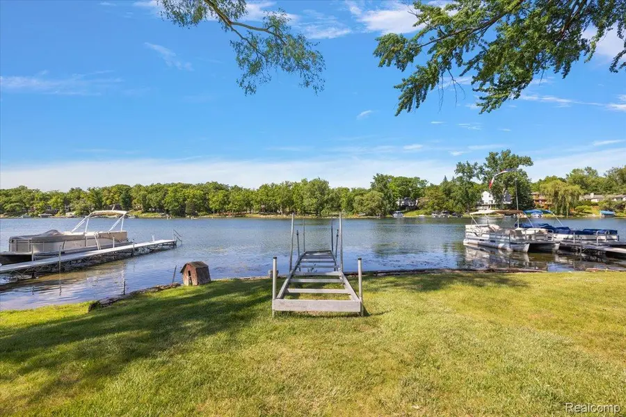 6930 Colony Drive, West Bloomfield, MI 48323 - #2
