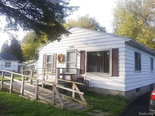 1050 W Mclean Avenue, Flint, MI 48507 - #1