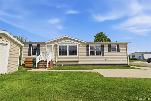 11006 Wood Run Circle, SouthLyon, MI 48178