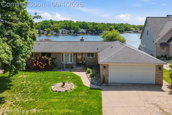 8080 Pine Ranch Drive, Brighton, MI 48114