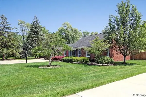 962 Sylvanwood Drive, Troy, MI 48085