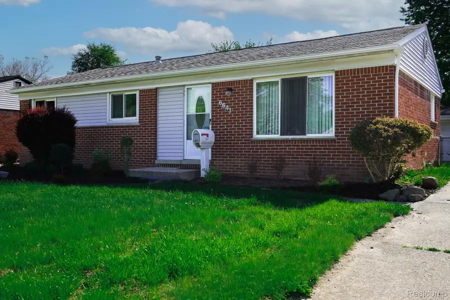 6641 Niagara Street, Romulus, MI 48174 - #2