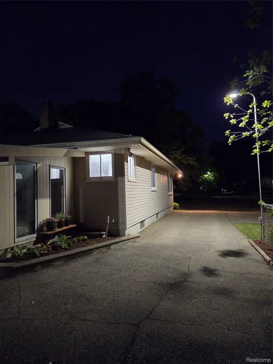 511 Mckinley Avenue, Flint, MI 48507 - #2