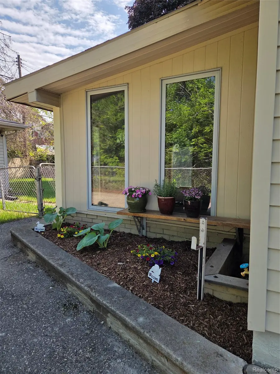 511 Mckinley Avenue, Flint, MI 48507 - #3