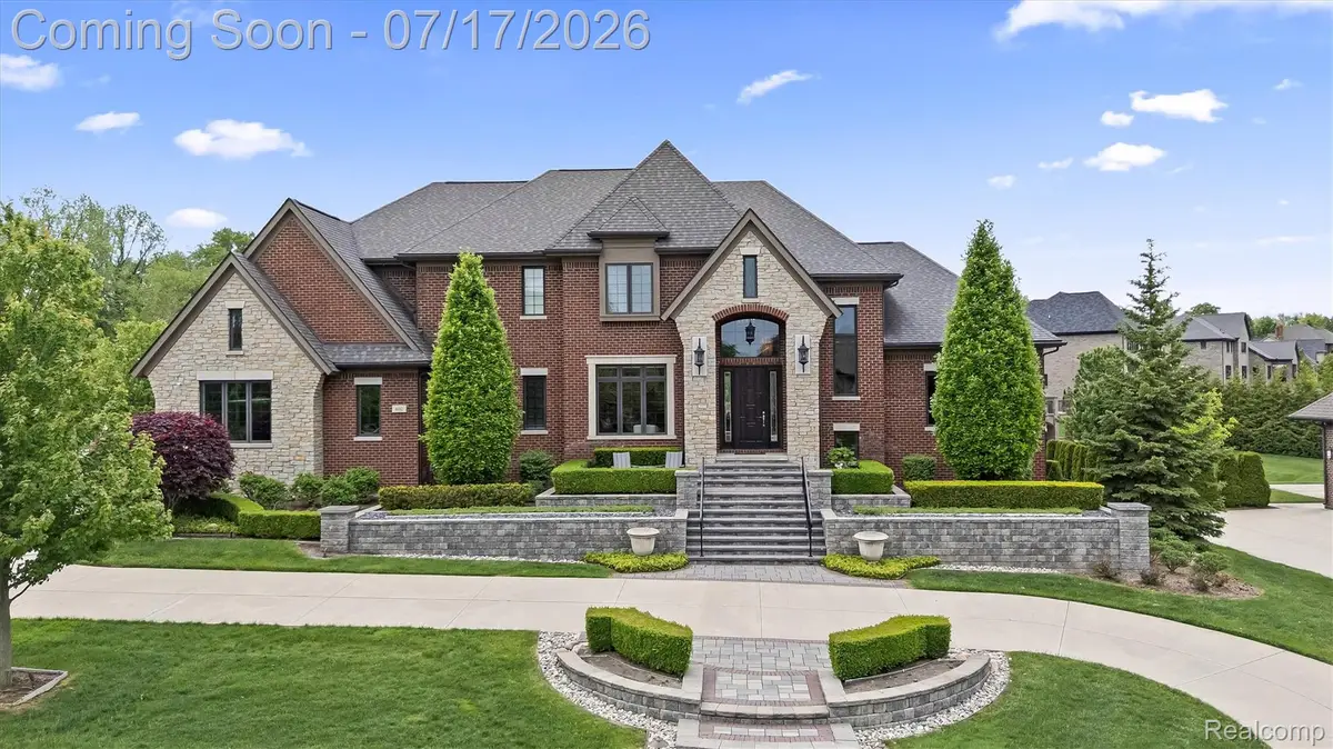 602 Wellington Circle, Rochester Hills, MI 48309 - #1